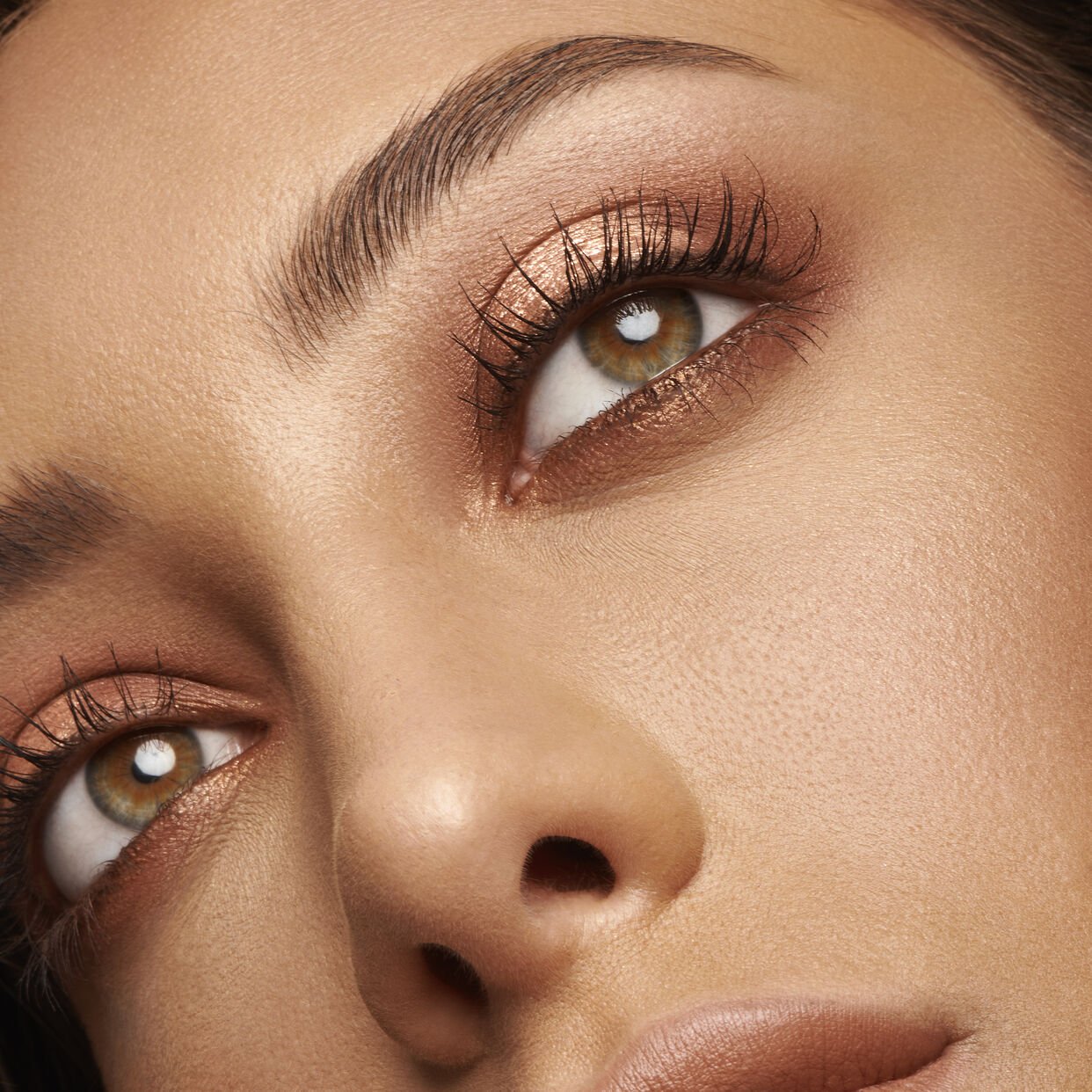 Huda Beauty NUDE Obsessions Eyeshadow Palette - Zin Beauty Shop - Zine Beauty Shop