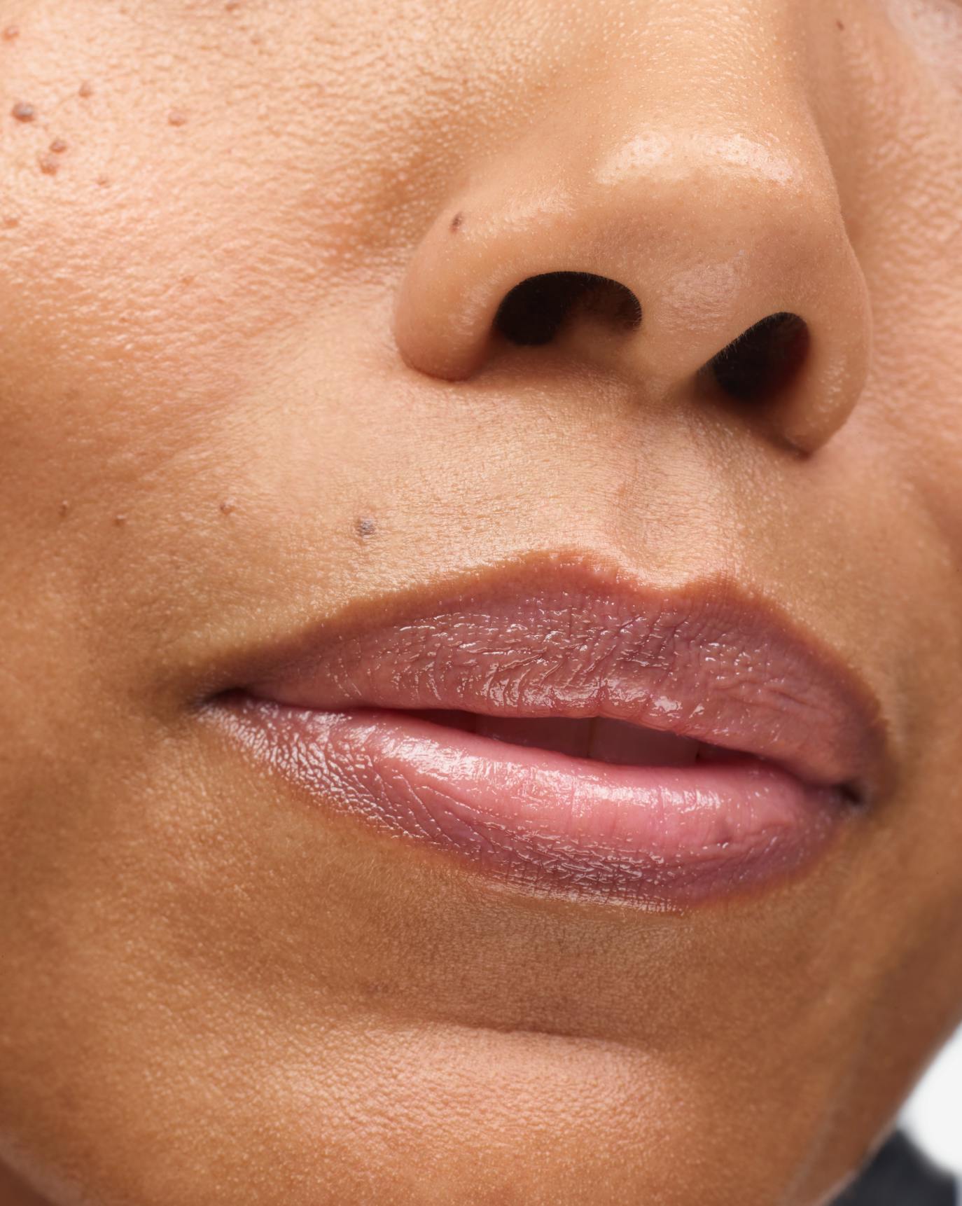 Glossier Lip Balm Dotcom 15ml - Zin Beauty Shop - Zine Beauty Shop