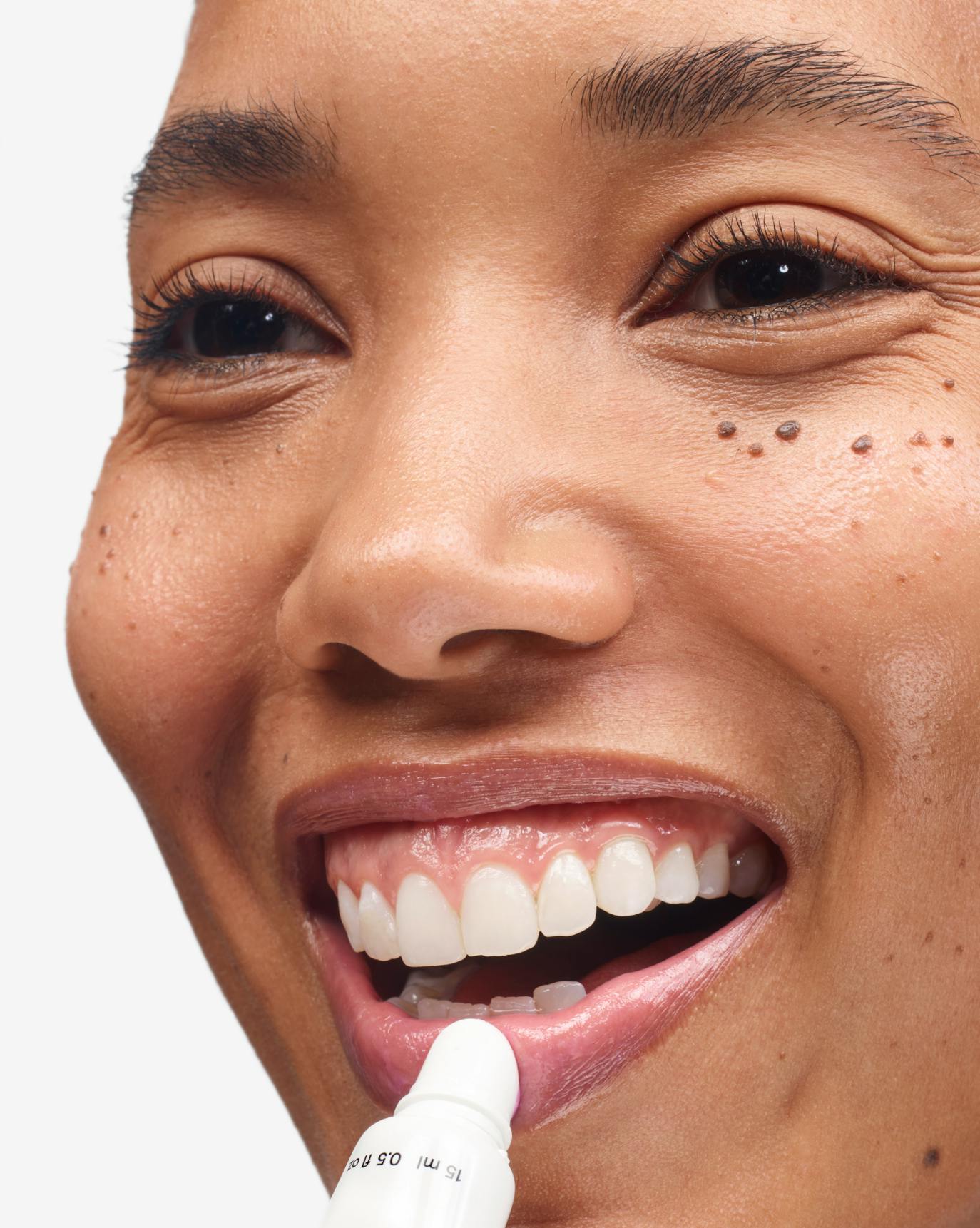 Glossier Lip Balm Dotcom 15ml - Zin Beauty Shop - Zine Beauty Shop